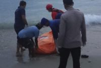 Foto: Korban saat dievakuasi petugas. (Istimewa)